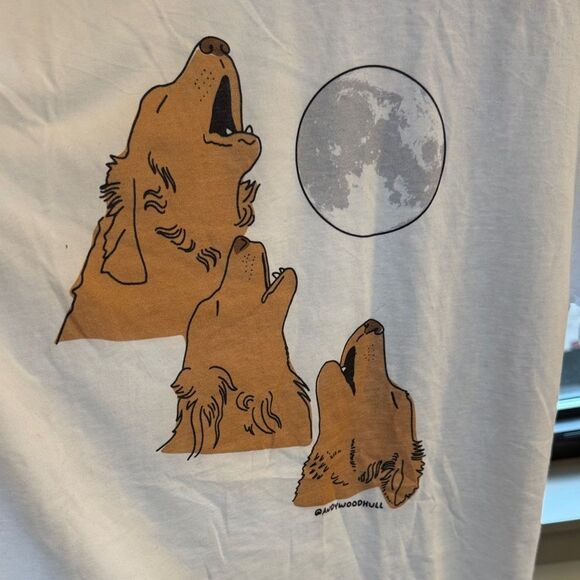 Bella Canvas Cream T-Shirt with Wolf Graphic - Picture 4 of 4